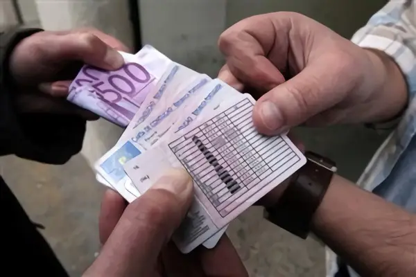 Carro de instrução de escola de condução para exemplificar a carta de condução quanto custa em Portugal.