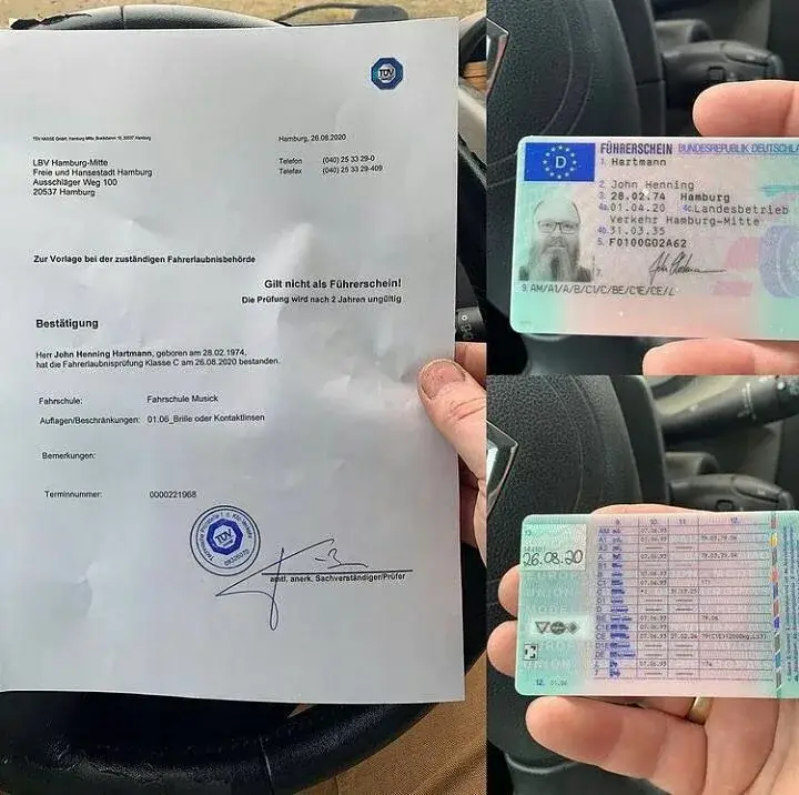 Eine Person hält einen neu ausgestellten Kartenführerschein in der Hand, passend zum Thema Express Führerschein durch Intensivkurse.